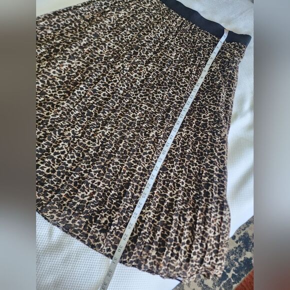 Leopard Print Pleated Skirt - Picture 8 of 8